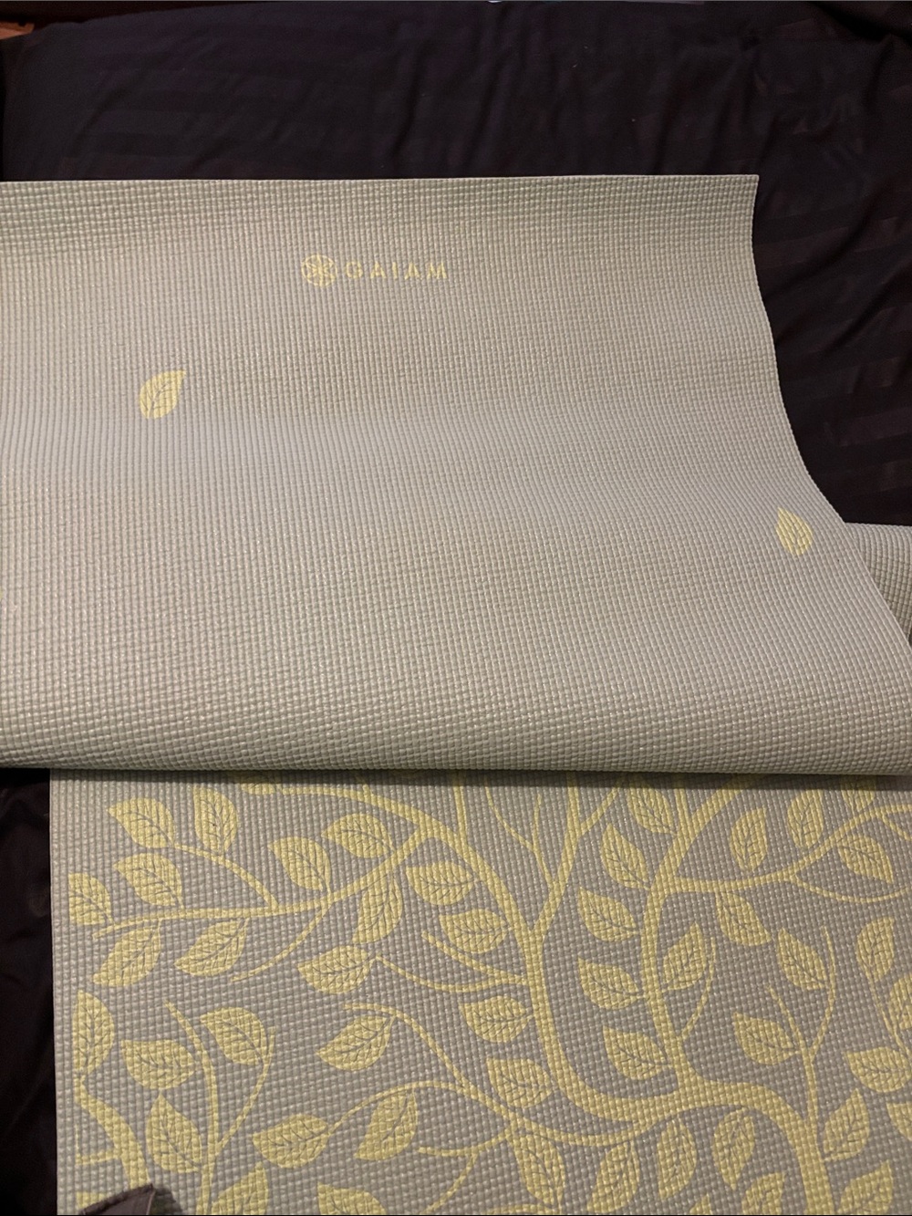 Excellent GAIAM Tree Print Yoga Mat In Soft Green Approx 48”L x 24”W